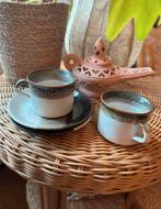 Twee kop en schotel van hitkari bruin wit, Antiek en Kunst, Ophalen of Verzenden