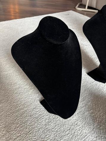 Sieraden houder, borst beeldjes zwart beschikbaar voor biedingen