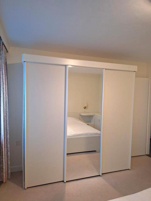 Grote witte kledingkast met schuifdeuren, Huis en Inrichting, Kasten | Kledingkasten, Gebruikt, 200 cm of meer, 200 cm of meer