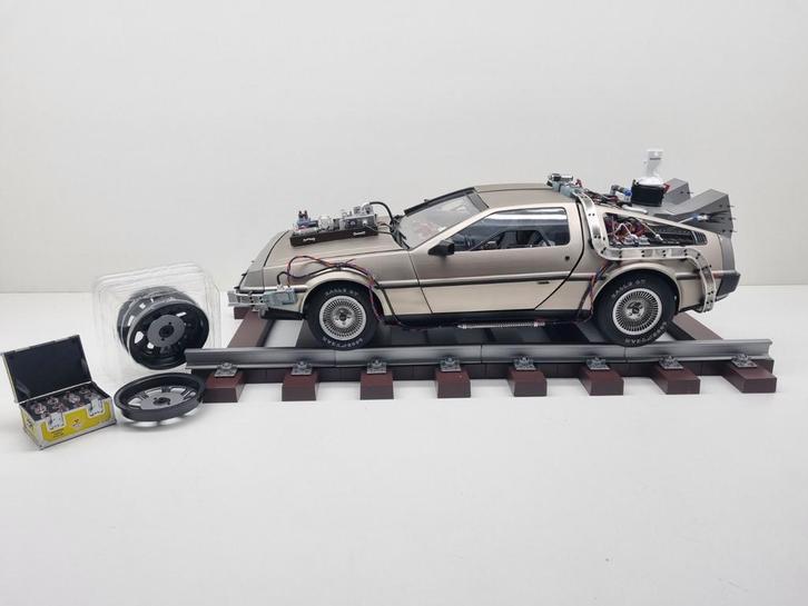 1:8 Eaglemoss DeLorean DMC-12 Compleet 1:8 Nieuwstaat, Hobby en Vrije tijd, Modelauto's | 1:5 tot 1:12, Zo goed als nieuw, Auto