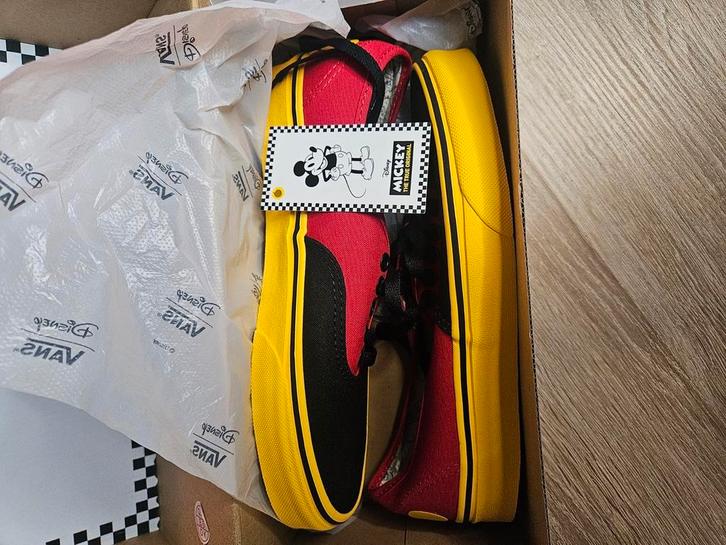 Vans x Disney collectors item Mickey Mouse schoenen, Kleding | Dames, Schoenen, Nieuw, Sneakers of Gympen, Ophalen of Verzenden