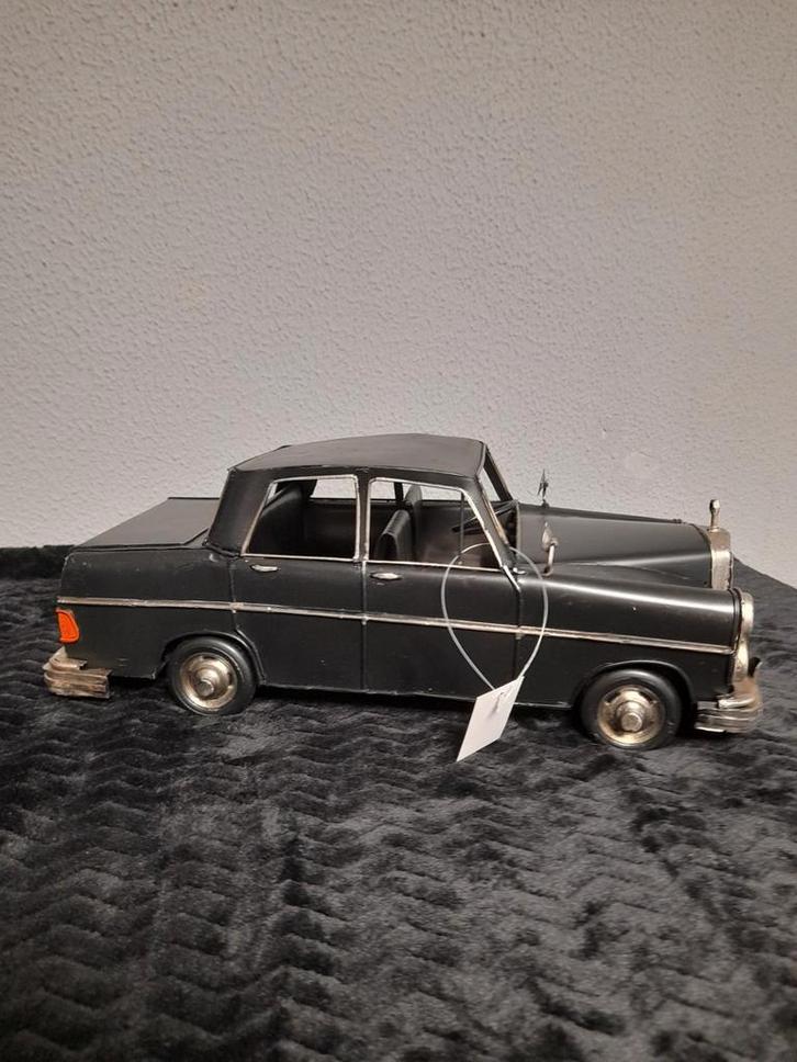 Grote blikken auto, Hobby en Vrije tijd, Modelauto's | 1:24, Zo goed als nieuw, Maisto, Ophalen of Verzenden
