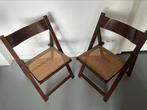 2 vintage houten klapstoelen met rotan zitting, Huis en Inrichting, Stoelen, Vintage Italië jaren ‘70, Riet of Rotan, Twee, Gebruikt
