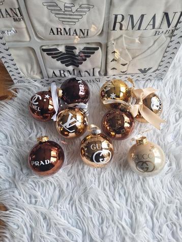 Kerstballen Kerstmis louis vuitton LV Chanel Prada 
🎄🎄🎄
 beschikbaar voor biedingen