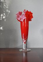 Vintage Opaline Vaas Rood Glas 24 cm, Antiek en Kunst, Antiek | Vazen, Ophalen