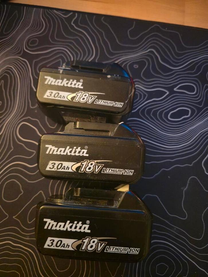3x 18v 3ah makita, Doe-het-zelf en Verbouw, Gereedschap | Boormachines, Gebruikt, Boor- en Schroefmachine, Ophalen of Verzenden