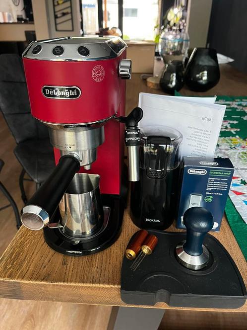 De’Longhi Dedica Style EC685R rood, Witgoed en Apparatuur, Koffiezetapparaten, Zo goed als nieuw, Espresso apparaat, Ophalen of Verzenden