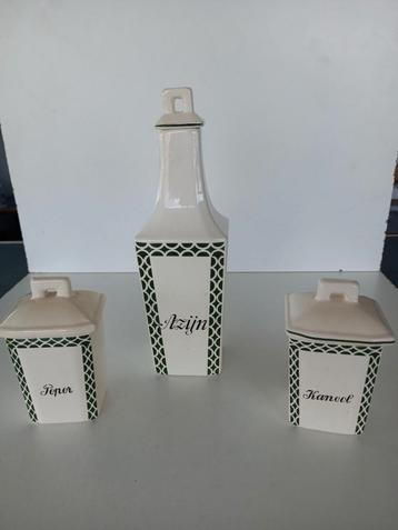 Keukenset uit jaren 1940/50.
 beschikbaar voor biedingen