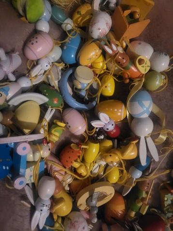 Paas decoratie. Houten Paas tak versiering. Mini eitjes beschikbaar voor biedingen