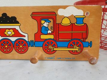 Vintage: Houten kinderkapstokje trein beschikbaar voor biedingen