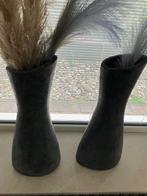 2 vazen zwart/grijs 50 cm hoog, Gebruikt, 50 tot 75 cm, Zwart, Aardewerk of Porselein