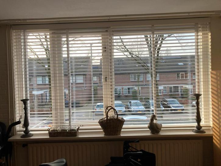 Witte houten jaloezieën, Huis en Inrichting, Stoffering | Gordijnen en Lamellen, Zo goed als nieuw, 100 tot 150 cm, 200 cm of meer