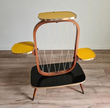 Vintage retro tafel plantentafel planten bijzettafel beschikbaar voor biedingen