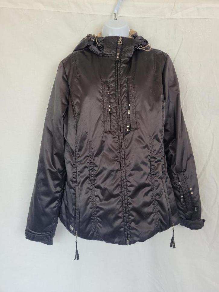 Stoere zwarte glanzende winterjas mt 42 merk Luhta, Kleding | Dames, Jassen | Winter, Gedragen, Maat 42/44 (L), Zwart, Ophalen of Verzenden