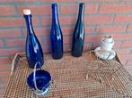 Prachtige blauwe flessen en metaal mandje met blauw glas., Ophalen of Verzenden