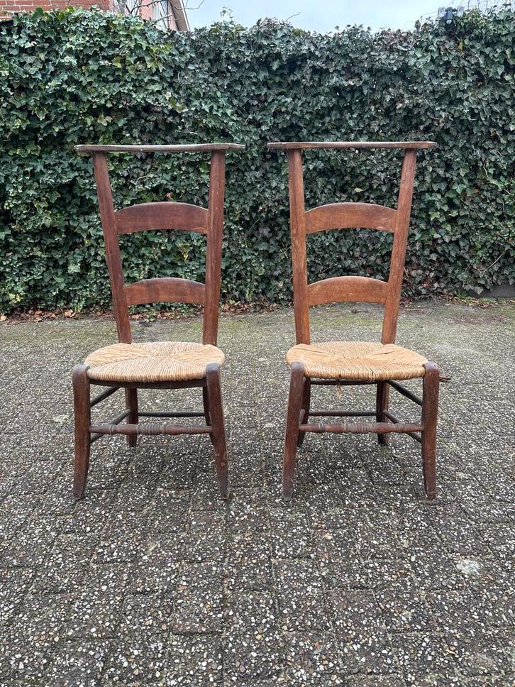 Twee antieke bidstoelen met rieten zitting, Antiek en Kunst, Antiek | Meubels | Stoelen en Banken, Ophalen of Verzenden