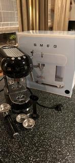 SMEG ECF01BLEU Espresso Apparaat - Zwart, Witgoed en Apparatuur, Koffiezetapparaten, Ophalen, Afneembaar waterreservoir, Espresso apparaat