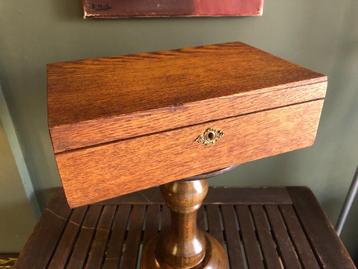 Prachtige mid-size eiken houten kistje. beschikbaar voor biedingen