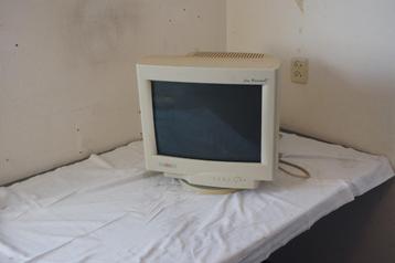 CRT monitor (defect, voor onderdelen of reparatie) beschikbaar voor biedingen