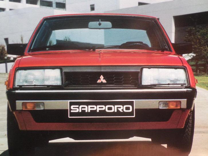 Mitsubishi Sapporo 1600 & 2000 & Turbo 1982 Brochure, Boeken, Auto's | Folders en Tijdschriften, Zo goed als nieuw, Mitsubishi