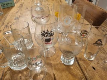 Diverse bierglazen. beschikbaar voor biedingen