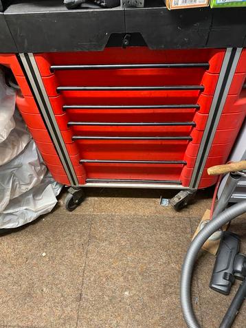 Wurth gereedschapskist beweegbaar bovenblad en zijdeuren beschikbaar voor biedingen