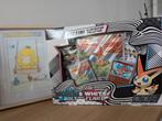 🟡 Black Bolt & White Flare Victini Illustration Collection, Ophalen of Verzenden, Nieuw, Boosterbox, Foil