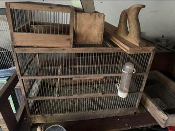 Antieke vogelkooitjes beschikbaar voor biedingen