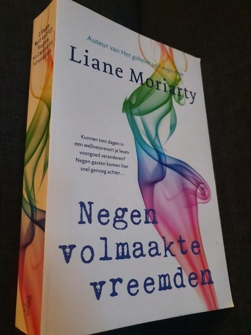 Negen volmaakte vreemden - Liane Moriarty, Boeken, Romans, Zo goed als nieuw, Nederland, Ophalen of Verzenden