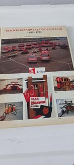 Brandweer Leiden 50 jaar, Ophalen of Verzenden, Zo goed als nieuw, Diverse schrijvers, Vrachtwagen