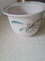 Zeer oude bloempot met vogel en bloem, Ophalen of Verzenden