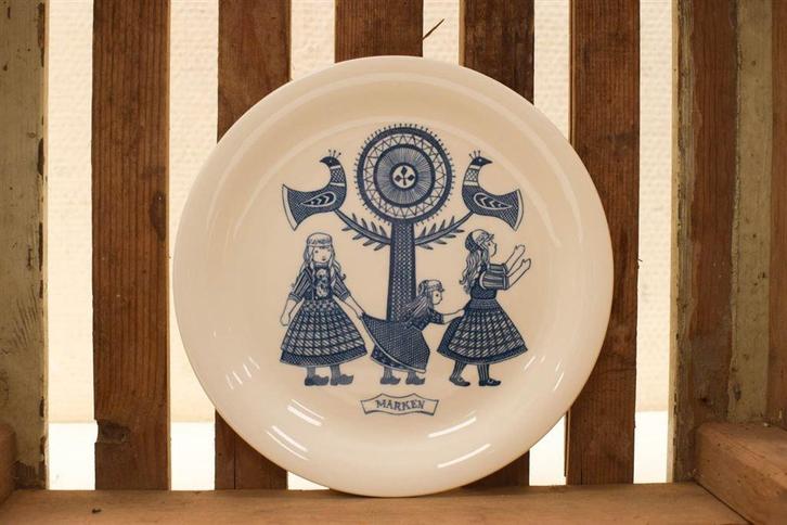 Royal sphinx porseleinen klederdracht bordje Marken 44018, Huis en Inrichting, Keuken | Servies, Gebruikt, Bord(en), Wedgwood