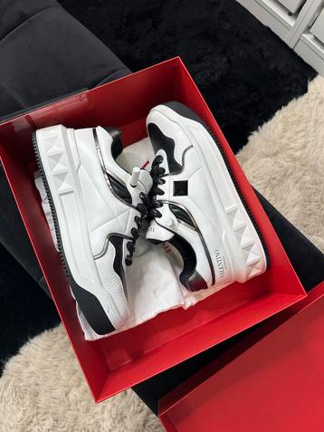 Valentino Sneakers beschikbaar voor biedingen