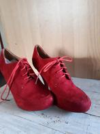 Rode hakken met veter, Kleding | Dames, Schoenen, Ophalen of Verzenden, Zo goed als nieuw, Rood