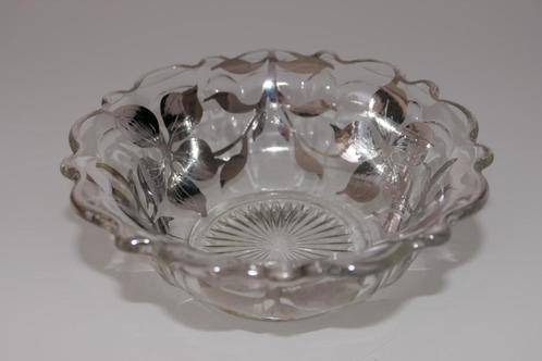 Schaaltje met Silver overlay decoratie, Antiek en Kunst, Antiek | Glas en Kristal, Ophalen of Verzenden