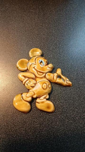 Mickey Mouse reliëf  beschikbaar voor biedingen