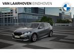 BMW 1-serie 118i M Sport Automaat / Panoramadak / Adaptieve, Auto's, BMW, Nieuw, Te koop, Zilver of Grijs, 5 stoelen