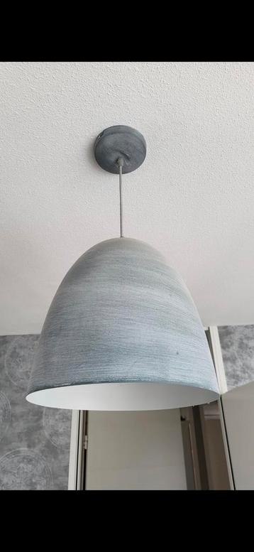 Industriële hanglamp beschikbaar voor biedingen