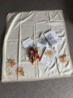 Borduurpakket tafelkleed en Patronen, Hobby en Vrije tijd, Ophalen of Verzenden, Gebruikt, Handborduren, Borduurpakket