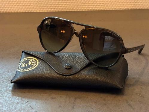 Rayban 4125 top, Sieraden, Tassen en Uiterlijk, Zonnebrillen en Brillen | Dames, Zo goed als nieuw, Zonnebril, Ray-Ban, Groen