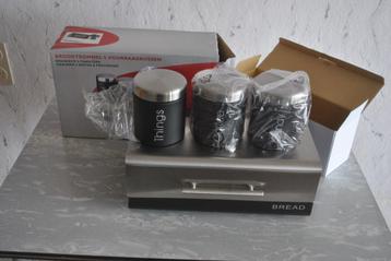 Broodbak rvs met 3 voorraadbussen, nieuw in doos beschikbaar voor biedingen