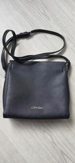 Zwarte Calvin Klein Schoudertas, Sieraden, Tassen en Uiterlijk, Tassen | Damestassen, Ophalen of Verzenden, Zo goed als nieuw