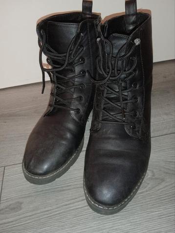 Leuke dames laarsjes  beschikbaar voor biedingen