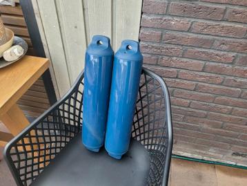 2 nette boeien
 beschikbaar voor biedingen