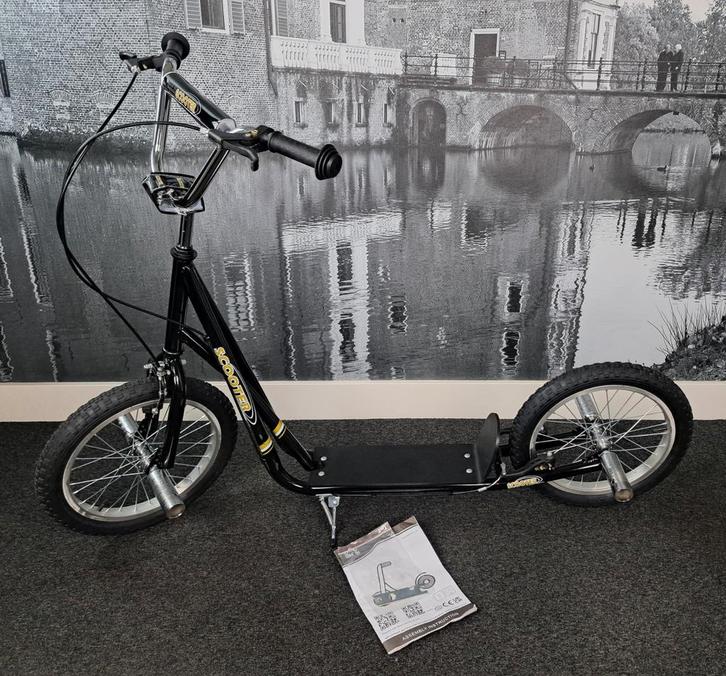 Step - Kinderstep - Zwart - Vanaf 5 jr - 16 inch luchtbanden, Fietsen en Brommers, Steps, Zo goed als nieuw, Gewone step, Ophalen