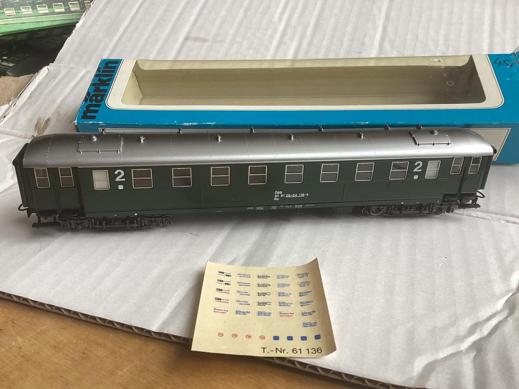 Marklin 4241 ÖBB 2de klas rijtuig nieuw in ovp met de decals, Hobby en Vrije tijd, Modeltreinen | H0, Wisselstroom, Ophalen of Verzenden