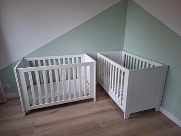 Twee witte ledikantjes 60x120 beschikbaar voor biedingen