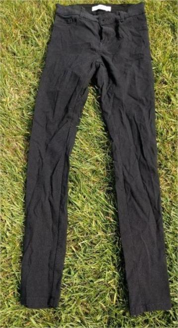 Zwarte spijkerbroek maat s lengte 32 merk Jacqueline de Yong beschikbaar voor biedingen