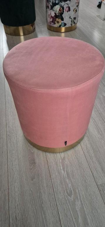 Roze poef met bloemenprint
