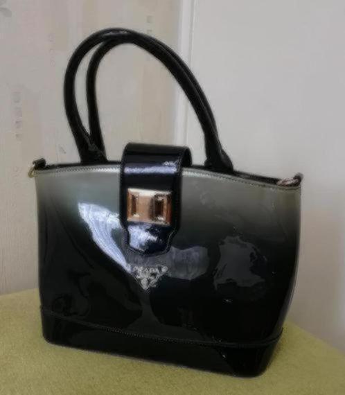 Designer Hand / Schoudertas ( Nieuw ), Sieraden, Tassen en Uiterlijk, Tassen | Damestassen, Nieuw, Zwart, Ophalen of Verzenden
